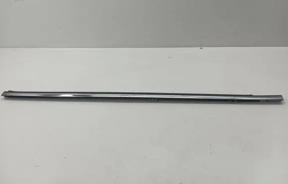 Front door glass trim molding