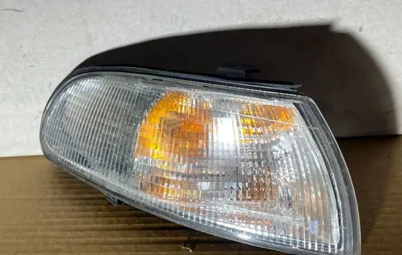 Mazda 626 Front indicator light M69258
