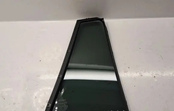 Toyota Verso Rear vent window glass 681240F020 681890F010