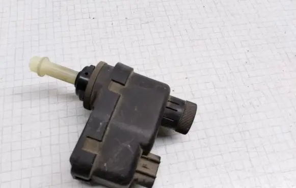 Opel Omega A Headlight level adjustment motor 0132008306