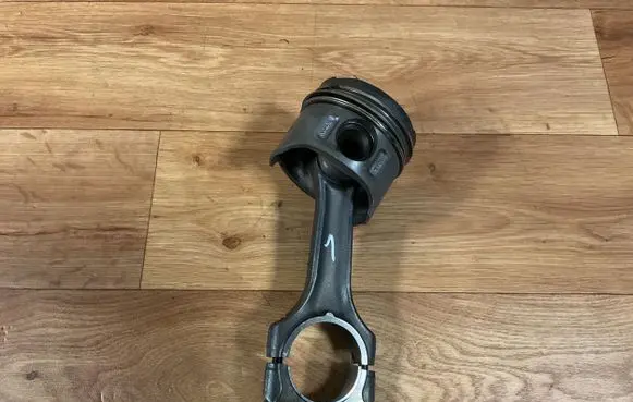 Mercedes-Benz C W203 Piston with connecting rod 