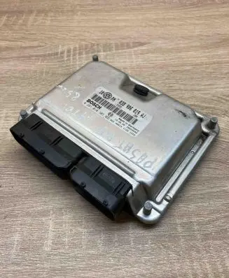 Volkswagen PASSAT B5.5 Engine control unit/module ECU 038906019AJ 0281010303 10PN