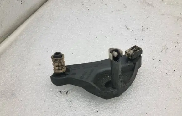 Volkswagen Golf VI Gear shift cable bracket 5K0711203B 5K0711202B