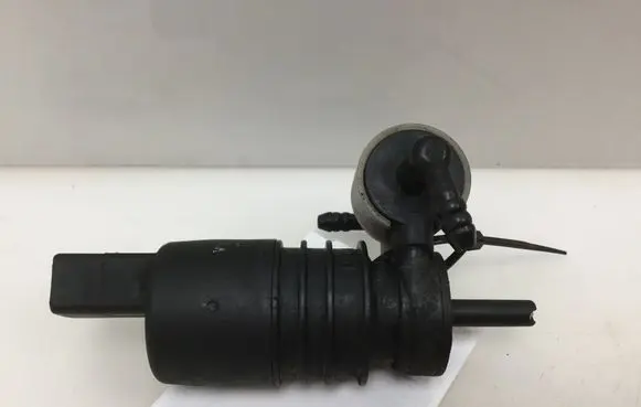 Volkswagen PASSAT B5 Windscreen/windshield washer pump 