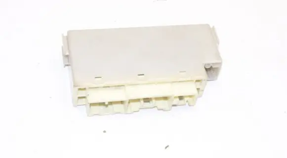 Toyota Auris E180 Fuse module 8264112280