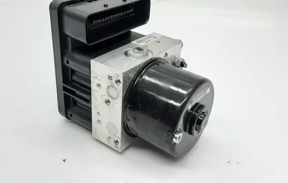 BMW 1 E81 E87 ABS Pump 6787837