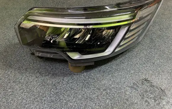 Renault Trafic III (X82) Headlight/headlamp 260601790R