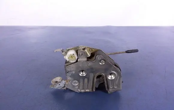 Mercedes-Benz E W124 Front door lock