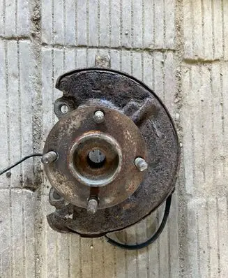 Mitsubishi Colt Front wheel hub spindle knuckle