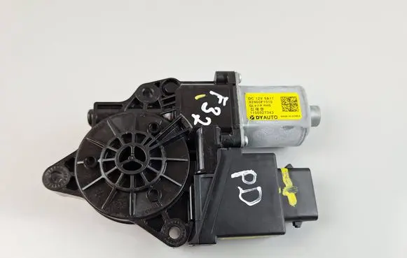 KIA Sportage Front door window regulator motor 82460F1010