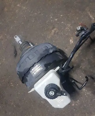 BMW 3 E90 E91 Brake booster 6778817