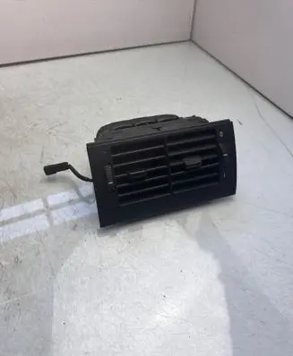 BMW 5 E39 Rear air vent grill 8376150