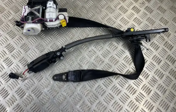 Audi A8 S8 D4 4H Front seatbelt 4H0857705A