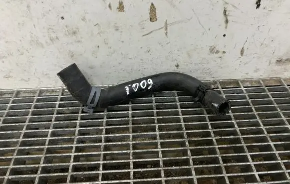 Volkswagen Jetta VII Engine coolant pipe/hose