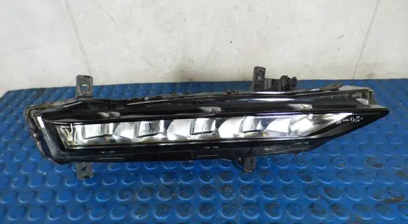 Skoda Superb B8 (3V) Front fog light CART3V0941699B 3V0941699B 383289