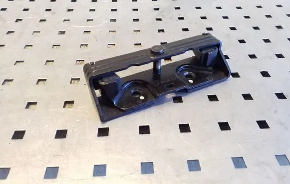 BMW X5 E53 Loading door lock loop/hook striker 51248408859 8408859