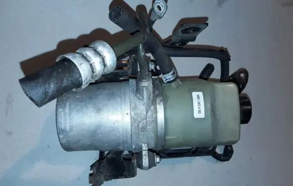 Ford Focus Power steering pump 4M513K514BD