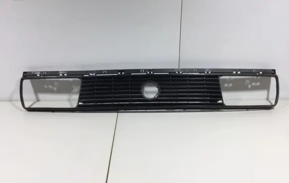 Volkswagen Jetta II Front bumper upper radiator grill 165853653