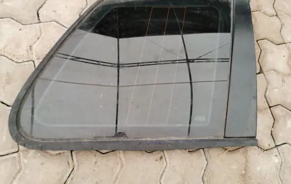 Volkswagen Touareg I Rear side window 7L6845298