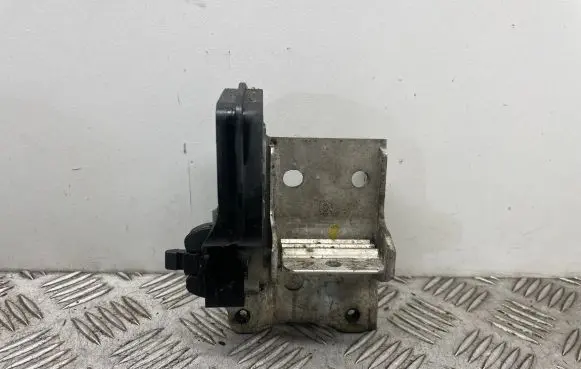 BMW 5 F10 F11 Radiator mount bracket 7186513 7207151