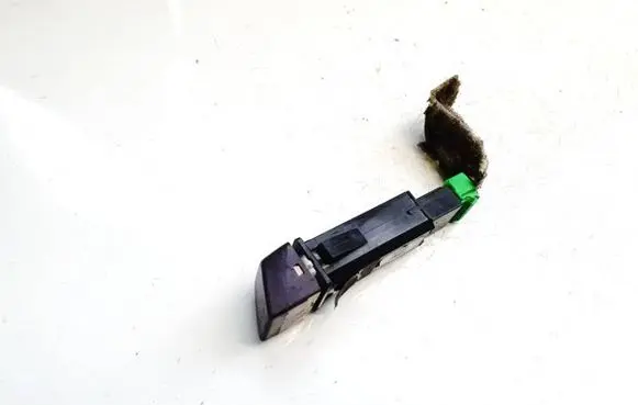 Volvo V50 Hazard light switch 8651399 04w411