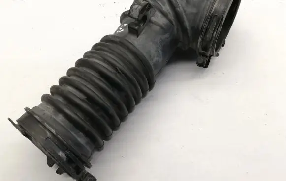 Mazda 3 II Air intake hose/pipe SH0113221