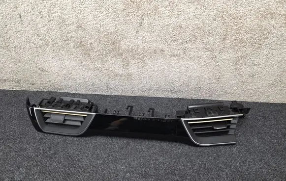 Renault Captur II Dash center air vent grill 687618406R