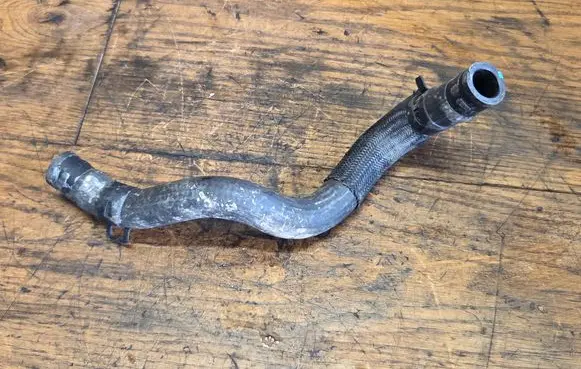 Engine coolant pipe/hose