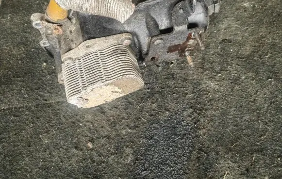 Citroen DS3 Oil filter mounting bracket