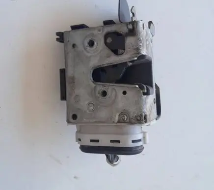 Audi A4 S4 B5 8D Front door lock 8D1837016F