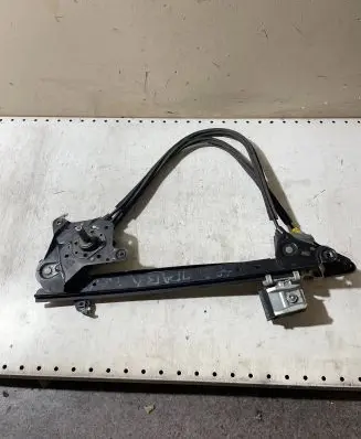 Rear door manual window regulator