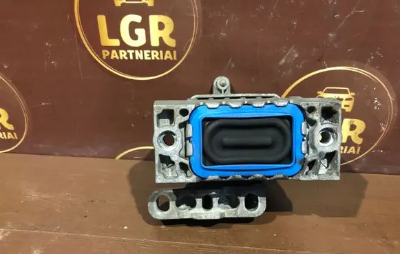 Skoda Octavia Mk2 (1Z) Engine mount bracket 1K0199262