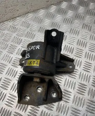 KIA Sportage Engine mount bracket a1k08u