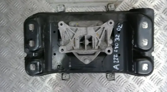 Mercedes-Benz S W222 Engine mount bracket A2222403202