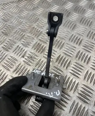 Peugeot 3008 I Front door check strap stopper