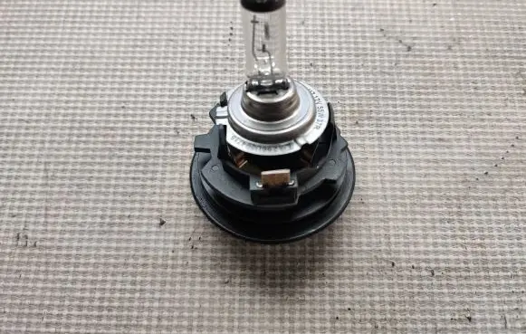 Volkswagen Touran I Headlight/headlamp bulb 1300636277