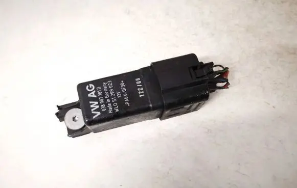 Skoda Octavia Mk2 (1Z) Glow plug pre-heat relay 038907281d 51299023
