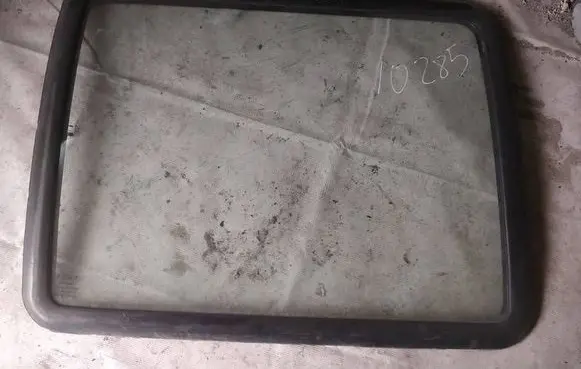 Rear door window glass