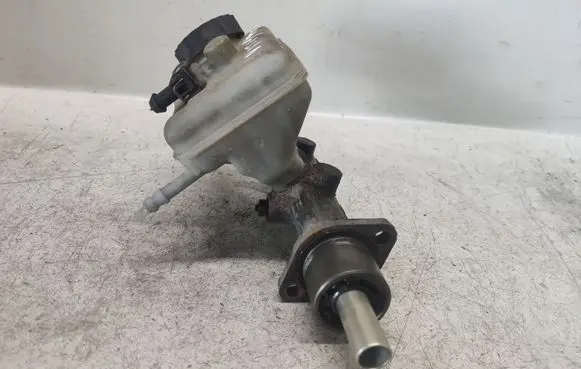 Mercedes-Benz Vito Viano W638 Master brake cylinder