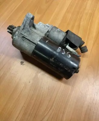 Volkswagen PASSAT B7 Starter motor