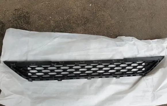 Hyundai Tucson TL Front bumper lower grill 86561D7500