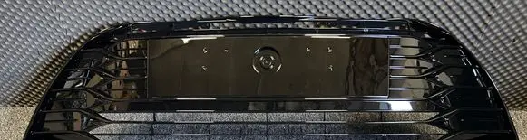 Toyota Yaris Front bumper upper radiator grill 531120D830