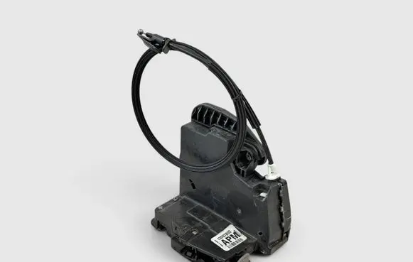 Chevrolet Suburban Front door lock 13597800 13546496