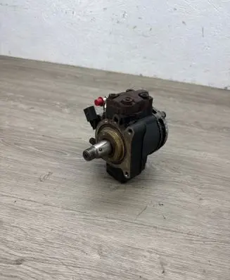 Volkswagen Golf VI Fuel injection high pressure pump 03L130755E 230610141140