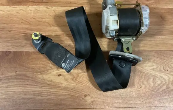 Nissan Micra Front seatbelt 86885AX711 33048803