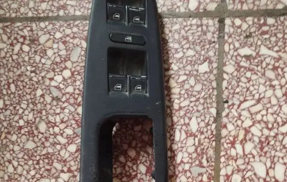 Volkswagen Touran I Electric window control switch