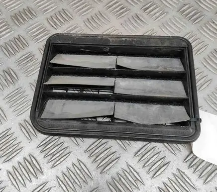 BMW M4 F82 F83 Quarter panel pressure vent 9176945