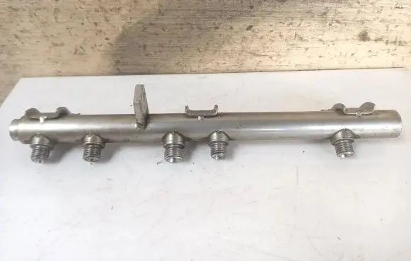 BMW 1 E81 E87 Fuel main line pipe 1353756247404
