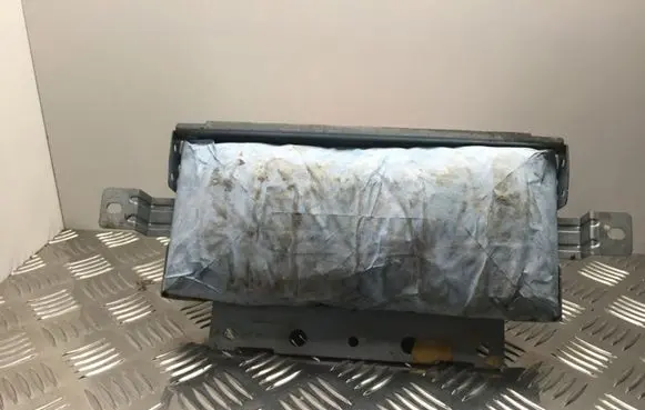 Hyundai Elantra Passenger airbag