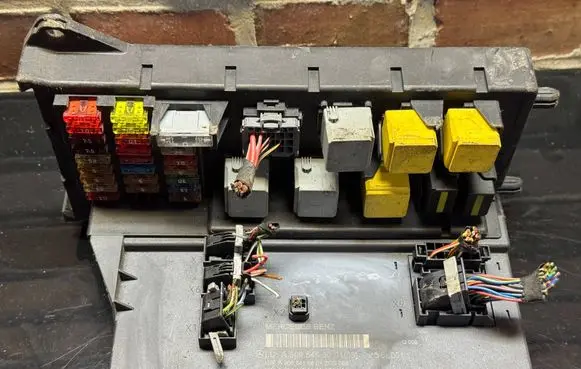 Mercedes-Benz Sprinter W906 Comfort/convenience module A9065453001 A9065450601 A9064420601